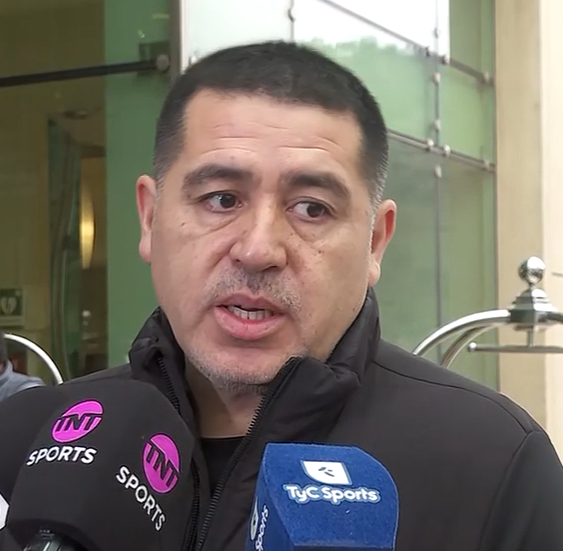 la12tuittera's tweet photo. 🗣️#Riquelme:

"Al jugar cada 2-3 días, queremos ganar 4-0 todos los partidos porque #Boca lo obliga, se hace duro porque los rivales son complicados, Riestra nos hizo un partido perfecto y luego pierde vs Defensa y Justicia. Es muy parejo.

Pierde #Boca y river y se habla mucho, los demás ganan un partido y el otro no, no se habla tanto, son las reglas del juego".