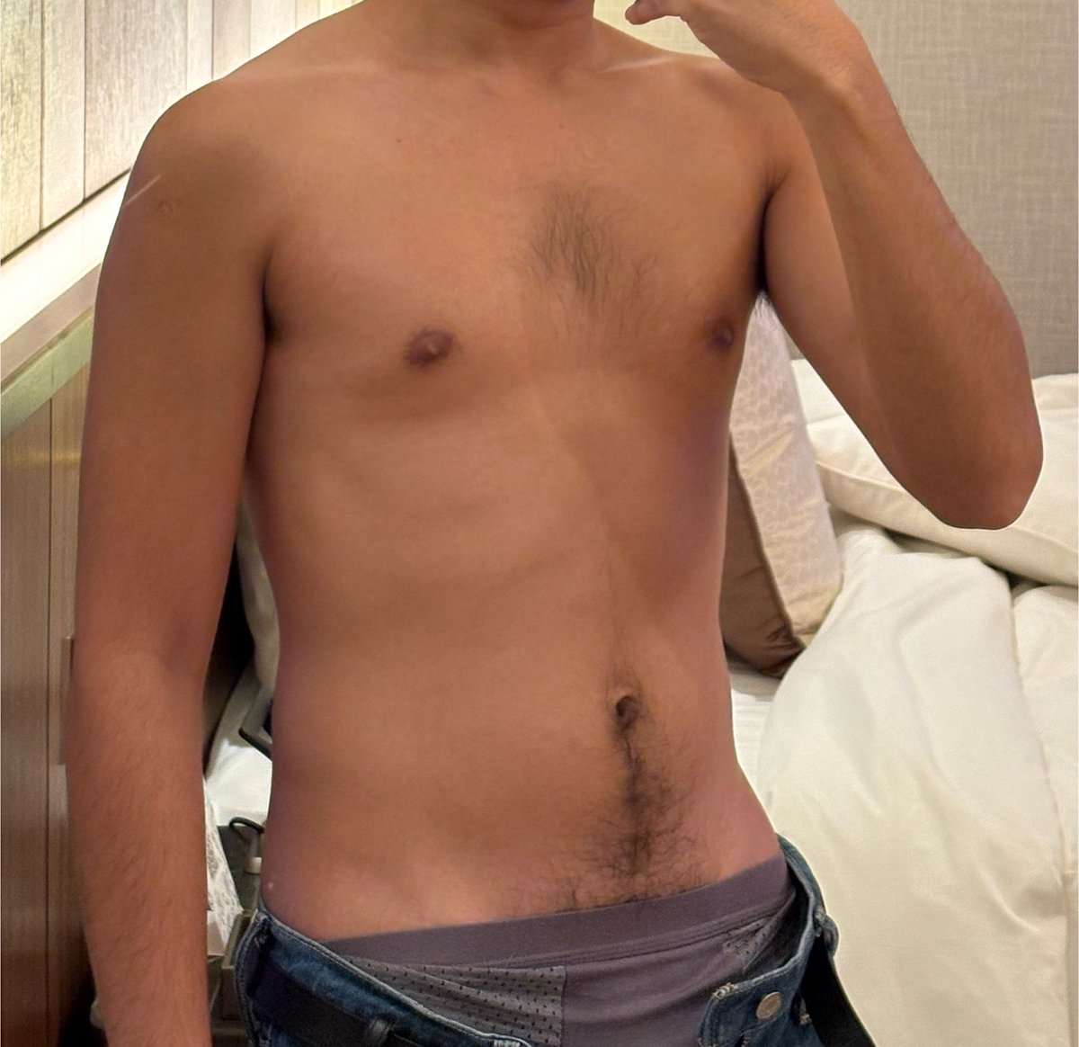 beachboylutfi's tweet photo. Any top want sum? 😬 https://t.co/7qI5Xd6kr5