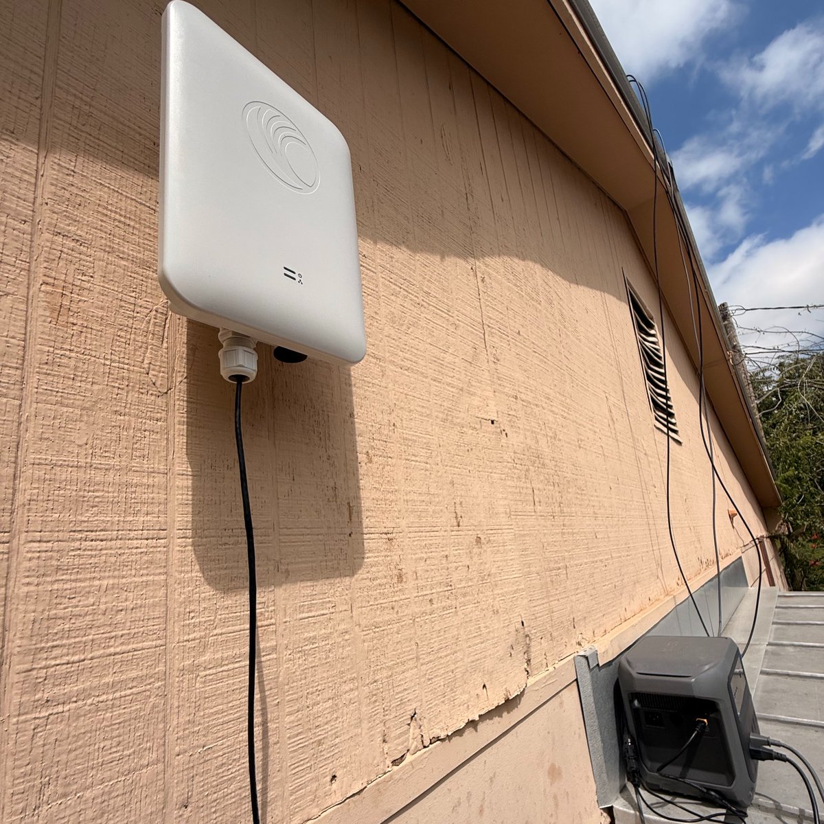 CambiumNetworks's tweet photo. Proud to support @DisasterTechLab as they deploy Cambium Networks Wi-Fi access points across flood-affected areas of Texas. 

Reliable connectivity helps enable critical communications for emergency response teams and the communities they serve.

#DisasterTech #DisasterRelief https://t.co/9BrfsUCNPA
