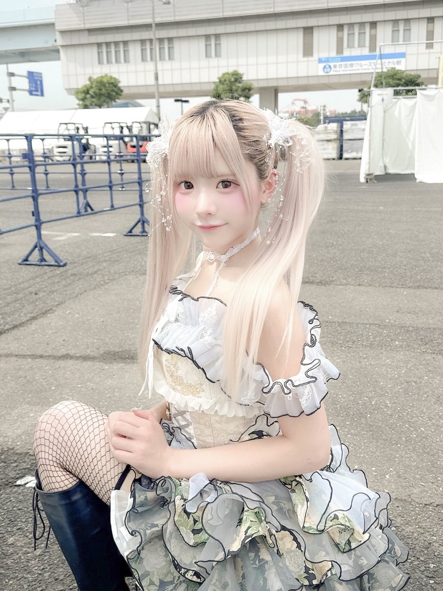 rincent_suzu's tweet photo. #TIF 1日目、本当にありがとうございました!🎐🍧🤍
平日、それも朝早い時間から会いに来てくれて、浮島ステージのトッパーも努めさせて頂けてすごく忘れないTIFの始まり一緒に迎えられてうれしかったな✨
そして、今年もSKY STAGEに立てて、去年と同じ夏を、でも去年以上の景色をみんなと見られたことが本当に幸せでした😭一緒に忘れられないtiktokの思い出を一日作ってくれてありがとう😭
みんなとまたTIFを迎えられて幸せです*.+゚
最高の1日をありがとう!
明日も(日付変わって本日も)最高の夏にしようね🫶🏻