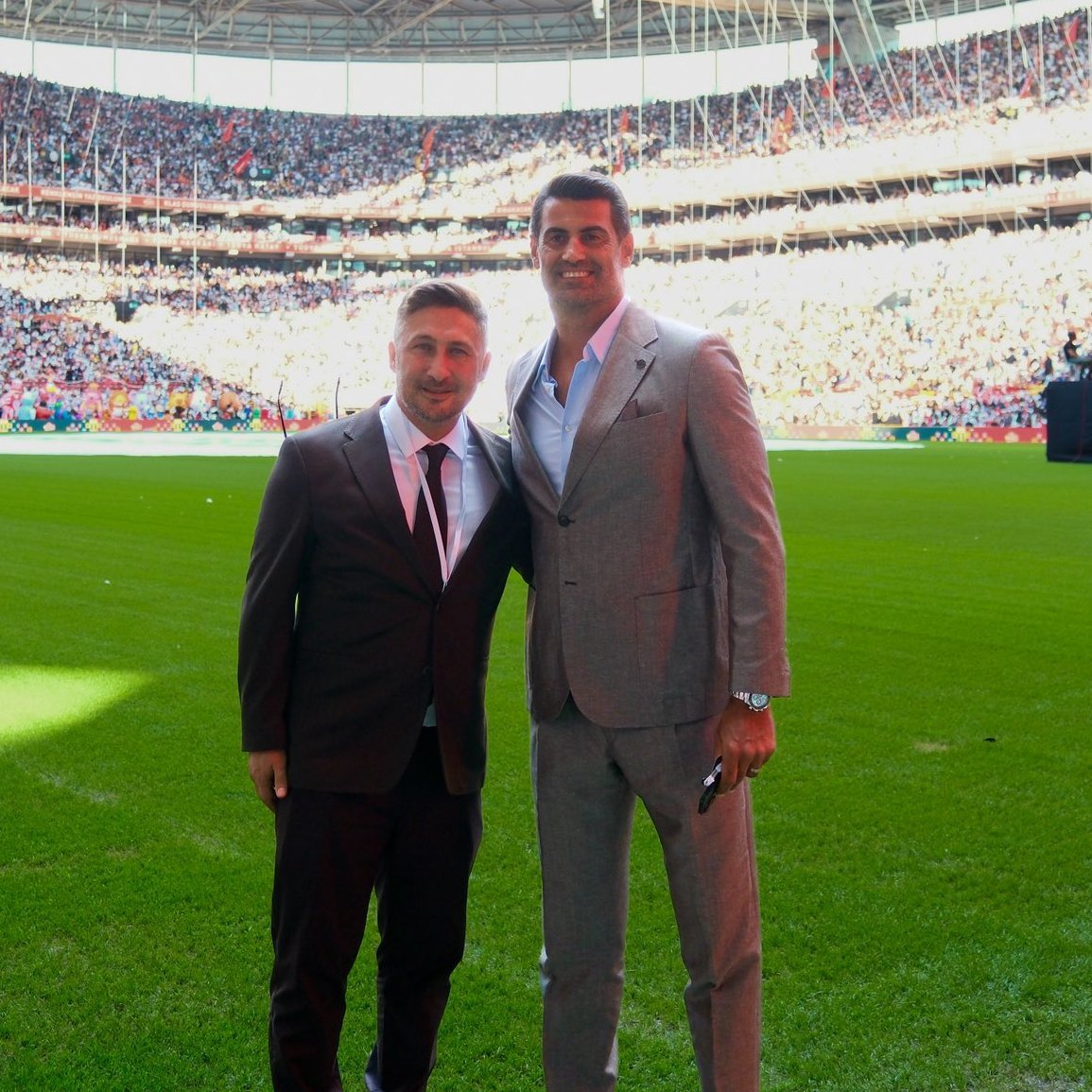 bpthaber's tweet photo. Volkan Demirel ve Sabri Sarıoğlu, TÜGVA etkinliğinde bir araya geldi. https://t.co/598oAcf1rS