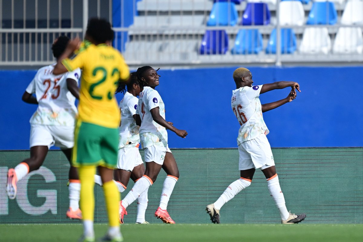 UnplayableZA's tweet photo. 𝗛𝗔𝗟𝗙-𝗧𝗜𝗠𝗘

#Banyana 0-2 Ivory Coast 

#WAFCON https://t.co/0VT2BrYtJI