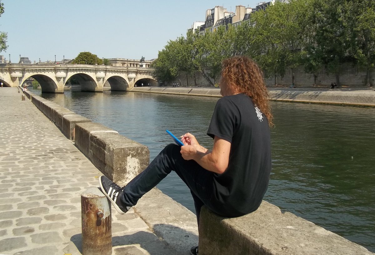 ThomasBartels83's tweet photo. Unterwegs in Paris 🗼🇫🇷🏰💙🌞📸🌊🛳️⛵️🥰🚂🐱🥖🌹✏️📜✨
An so vielen Ecken findet man hier interessante Zeichenmotive ✏️✏️📜😉✨

#Paris #Paris2026 #ThomasBartels #ThomasBartelsDrawings #DrawingArtist https://t.co/T4ums4FiJr
