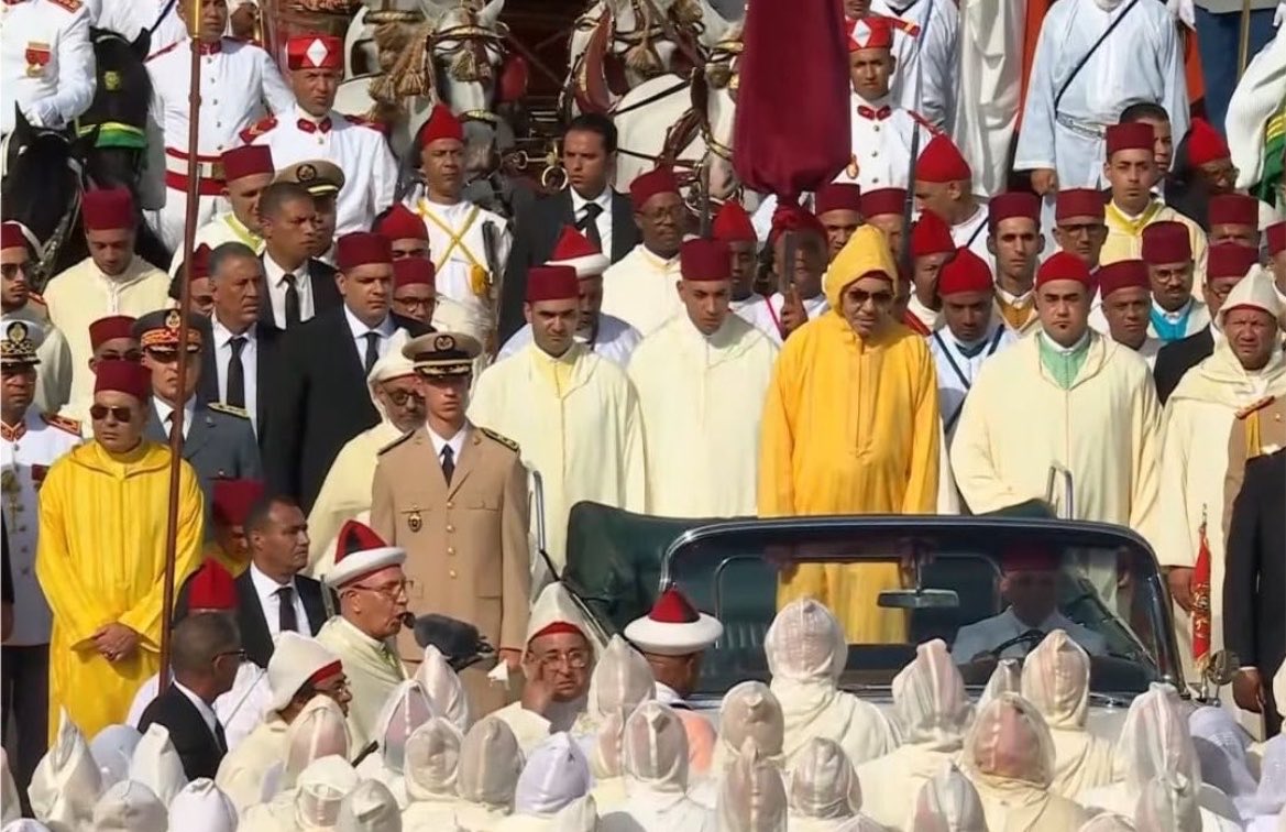 benkhalidhamza's tweet photo. The Commander of the Faithful King Mohammed VI chaired Allegiance Ceremony at Mechour Square in Royal Palace in #Tetoun . #Morocco #Maroc #المغرب #المملكة_المغربية #عيدالعرش https://t.co/cZEiaPH4QT