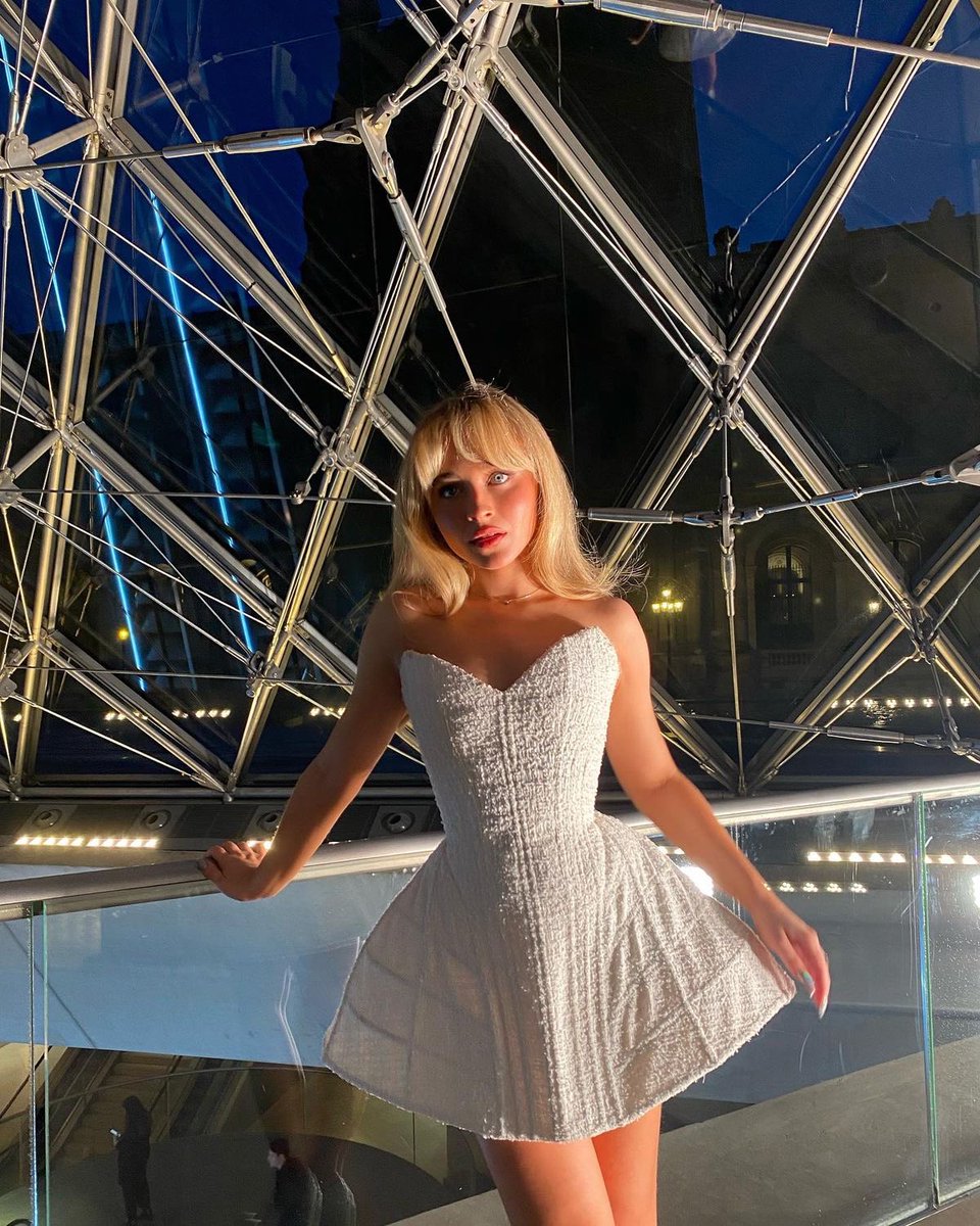 sabrinasgallery tweet picture