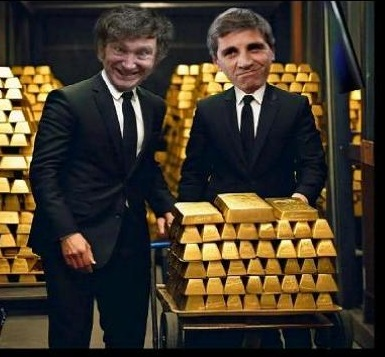 MartnPeiretti1's tweet photo. 🟥✅⚠️ La estafa del siglo la hicieron  Milei y Caputo, que fugaron el oro del Banco Central y no nos quieren decir a dónde está, se afanaron el oro de los argentinos, pero despues sale el cínico de Milei a decir que quiere la reforma de la carta orgánica del Banco Central. https://t.co/UmK6smE3bz