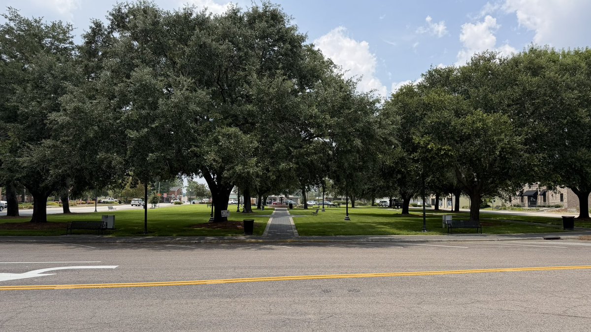SethTaylor1991's tweet photo. Made an unplanned pit stop in Metter and found a great cup of coffee at Burlap & Lace Market & Coffee Bar. Friendly downtown, beautiful shade trees, and seriously good coffee.

Everything really is better in Metter. ☕️🌳

#MetterGA #CandlerCounty #BurlapAndLace #GeorgiaRoadTrip #ExploreGeorgia