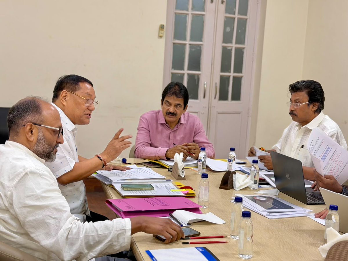 INCIndia's tweet photo. Congress General Secretary (Org.) Shri @kcvenugopalmp met AICC In-charges, PCC Presidents, senior leaders, and AICC Secretaries from Mizoram and Arunachal Pradesh to discuss organisational matters in the two states. https://t.co/Ts2kd4BpWR
