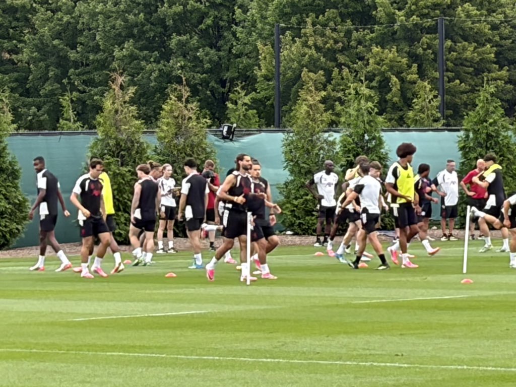 ptgorst's tweet photo. Giovanni Leoni and Jeremy Jacquet are working in the gym. Not involved in open training but Federico Chiesa is back. https://t.co/3fVT0h6dVT