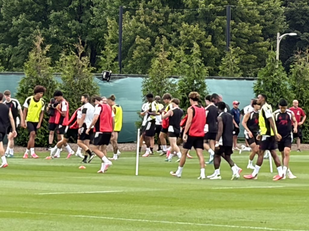 ptgorst's tweet photo. Giovanni Leoni and Jeremy Jacquet are working in the gym. Not involved in open training but Federico Chiesa is back. https://t.co/3fVT0h6dVT
