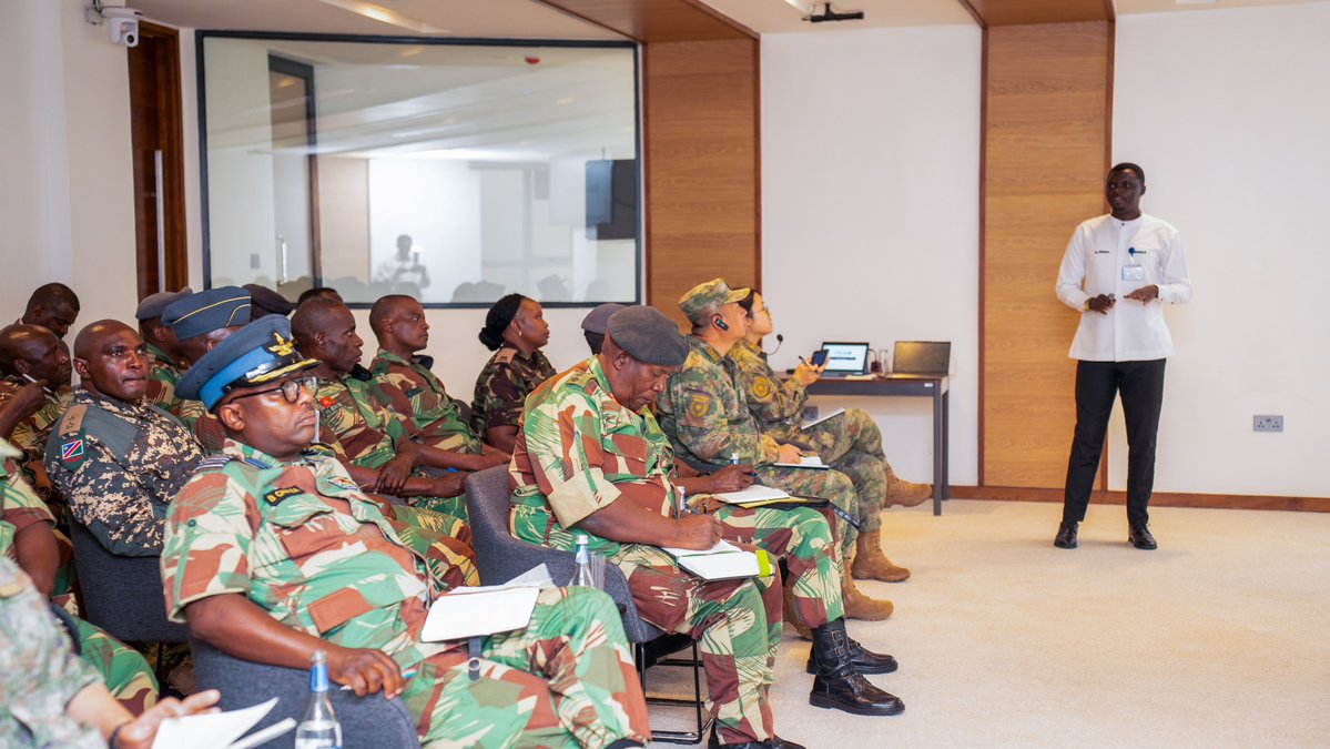 Cooperation_RW's tweet photo. 🇿🇼 🇷🇼 The Zimbabwe Staff College Joint Command and Staff Course 39 delegation successfully concluded strategic exchanges with key policy and economic bodies, including @RwandaFinance, @RwandaTrade, and @RDBrwanda.  

The study visit comprised institutional briefings a on post-conflict reconstruction and national transformation, and strategic engagements with national security and governance bodies.  

The exchanges provided the delegation with insights into Rwanda's institutional frameworks, peacebuilding mechanisms, and socio-economic development strategies.

#RwandaWorks
#RwandaIsOpen