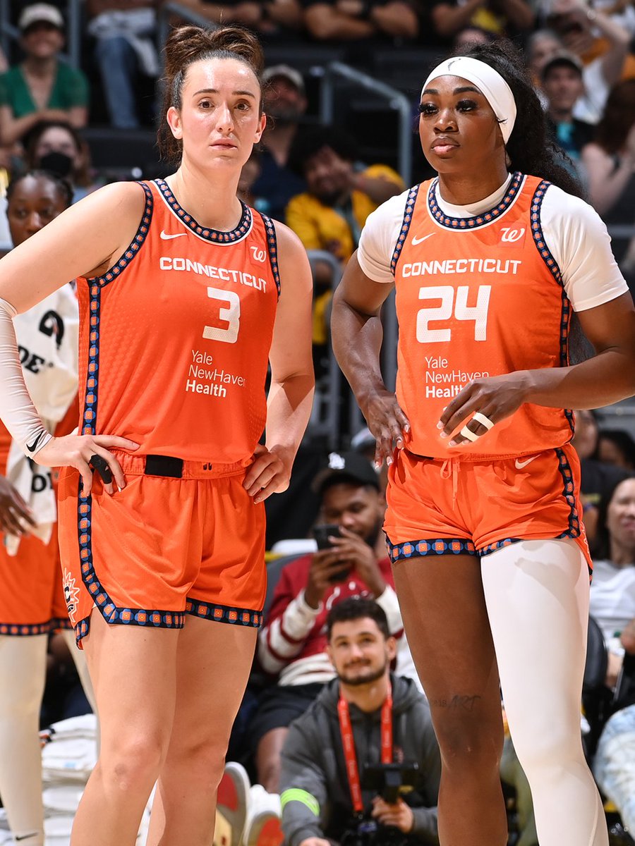 TempoBasketball's tweet photo. 3&amp;24 reunited in Toronto 💙 https://t.co/8CWQZ6qAG3