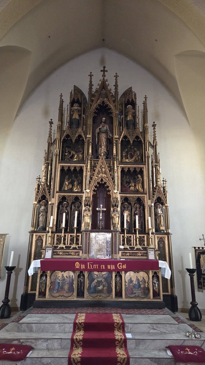 RomanoSace57080's tweet photo. In recent days, the Church of the Immaculate Conception in Lobith (NL), which was entrusted by the Archdiocese of Utrecht to the FSSP, received this magnificent high altar from another church that had to be closed: https://t.co/cuARtyfnhG