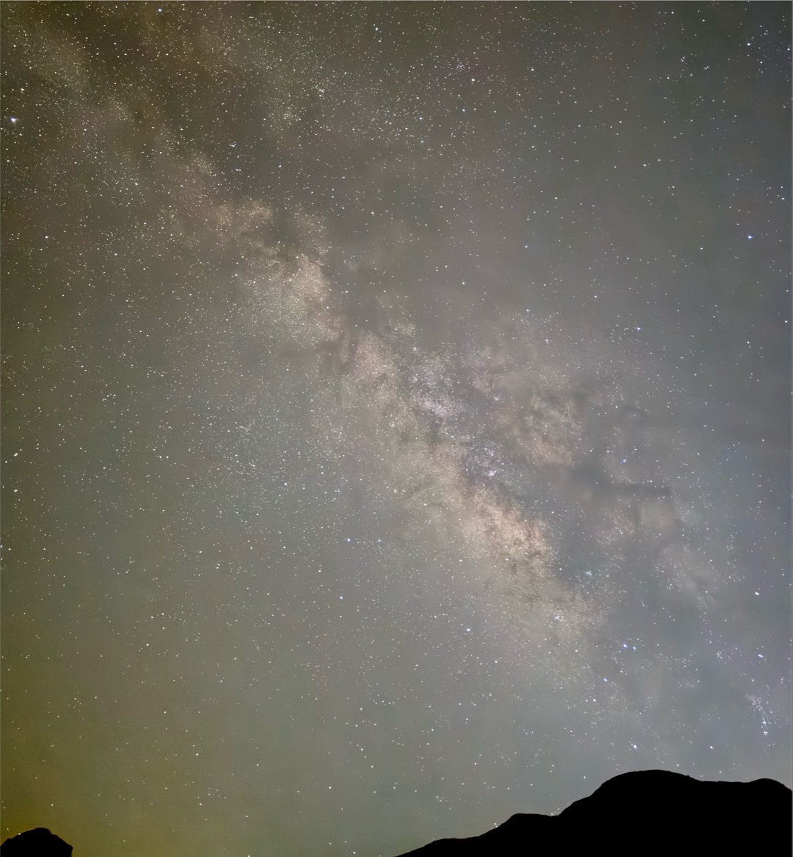 bintnabIus's tweet photo. unedited pictures of the milkyway https://t.co/veuqECT121