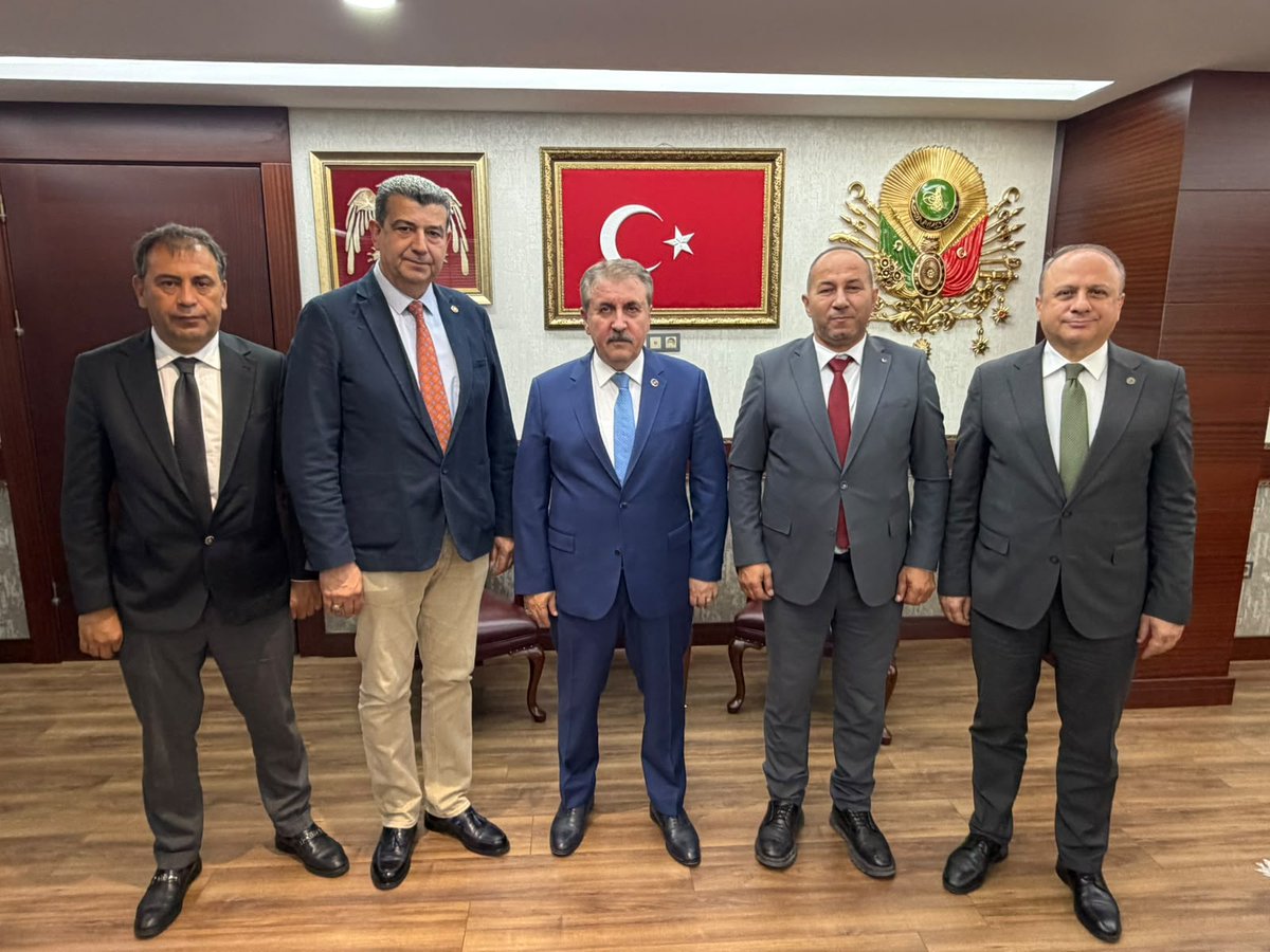bbpgenelmerkez's tweet photo. Sayın Genel Başkanımız @Mustafa_Destici, Türkçe Konuşan Ülkeler Uluslararası Gazeteciler Derneği Genel Başkanı Sayın Aytekin Polatel, Başkan Yardımcısı Sayın Erhan Hoşgör ve Yönetim Kurulu Üyesi Sayın Haluk Yavuzhan'ı Genel Merkezimizde ağırladı.
Nazik ziyaretleri dolayısıyla Sayın Aytekin Polatel'e, Sayın Erhan Hoşgör'e ve Sayın Haluk Yavuzhan'a teşekkür ediyoruz.