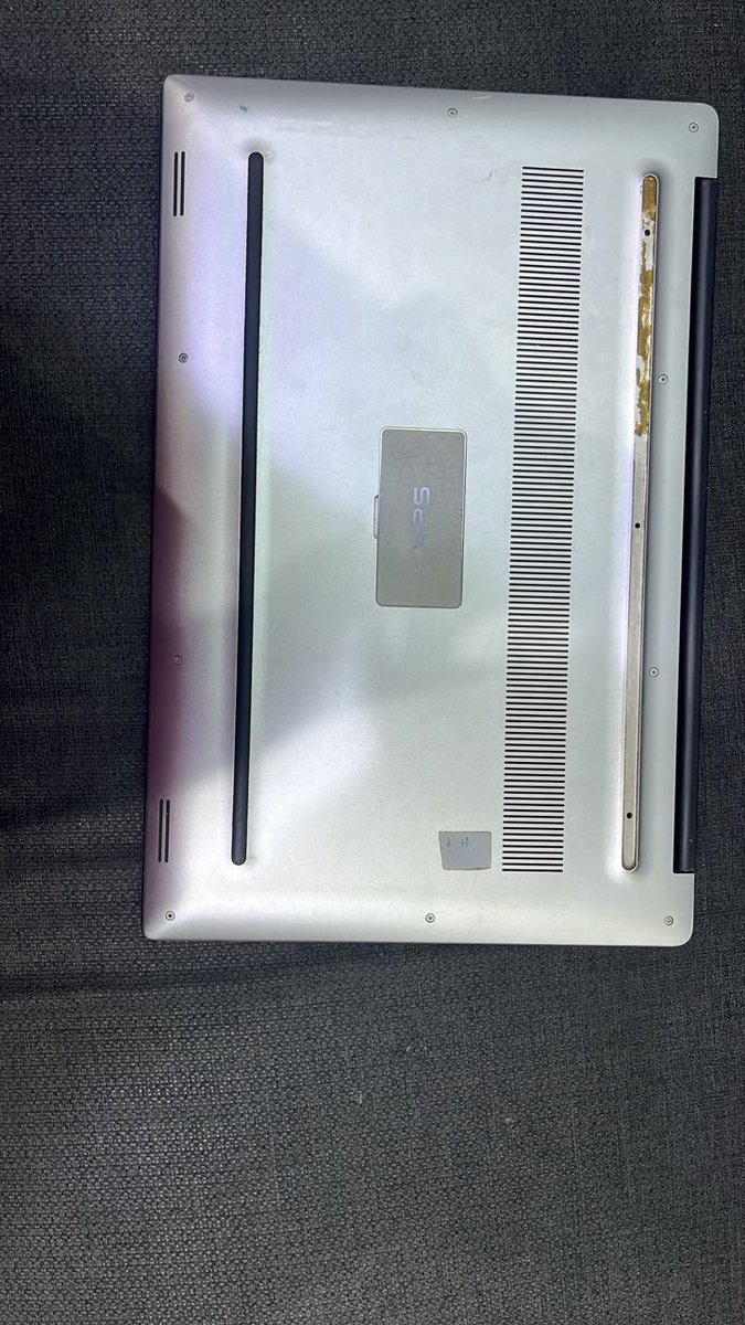 pabl0theEngine's tweet photo. my guy wants to sell his touchscreen Dell xps 15 9560, I7 7th Gen, 256gb.

550k(negotiable) https://t.co/fBK8Tzds6C