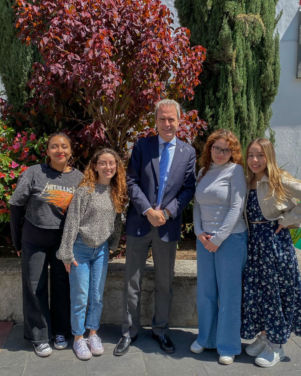 RectorUPAEP's tweet photo. Concluir este ciclo como rector de UPAEP, tras 13 años de historia compartida, es el cierre de una experiencia vital  formidable. A toda la comunidad de estudiantes, egresados, profesores y colaboradores, gracias de corazón por permitirme caminar este tiempo a su lado. 
A partir de ahora, asumo con entusiasmo la encomienda de contribuir a este gran proyecto desde la Red Educativa SPES, gestada desde la impronta transformadora de nuestra universidad.
Me despido finalmente deseando al Dr. Jorge Medina, gran compañero y amigo, una fructífera gestión como nuevo rector de UPAEP.  🎓✨