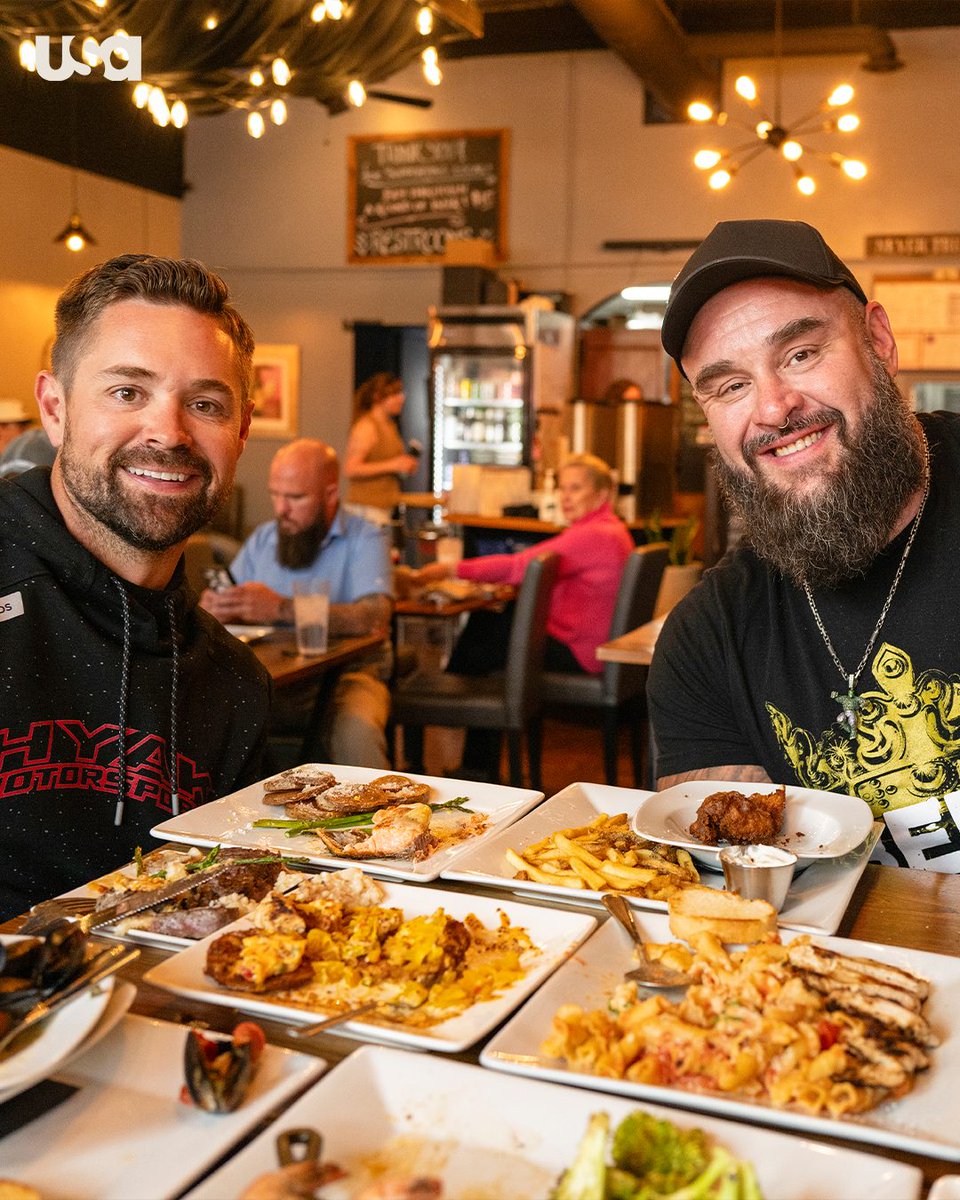 USANetwork's tweet photo. It's burgers and bistros in Bristol. 🤩 Don't miss back-to-back new episodes of #EverythingOnTheMenu tonight, Friday, on @USANetwork! @adamscherr99 @StenhouseJr @NASCAR @NASCARonUSA @usasports https://t.co/A3XqiSw9XU