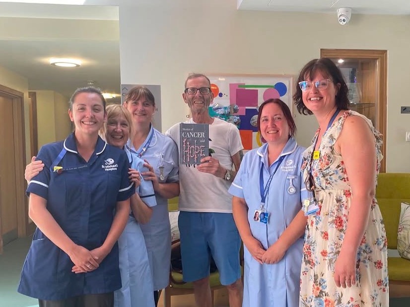 StMichaelsHosp's tweet photo. A moment no dad should miss. 💙👮

When Paul couldn't attend Molly's police passing out ceremony, the ceremony came to him at St Michael's Hospice.

Thanks to @WMerciaPolice and our amazing team, a precious family memory was made.

💬 Full story: https://t.co/ZOAKTWJH5r https://t.co/yuq3oz4DfC