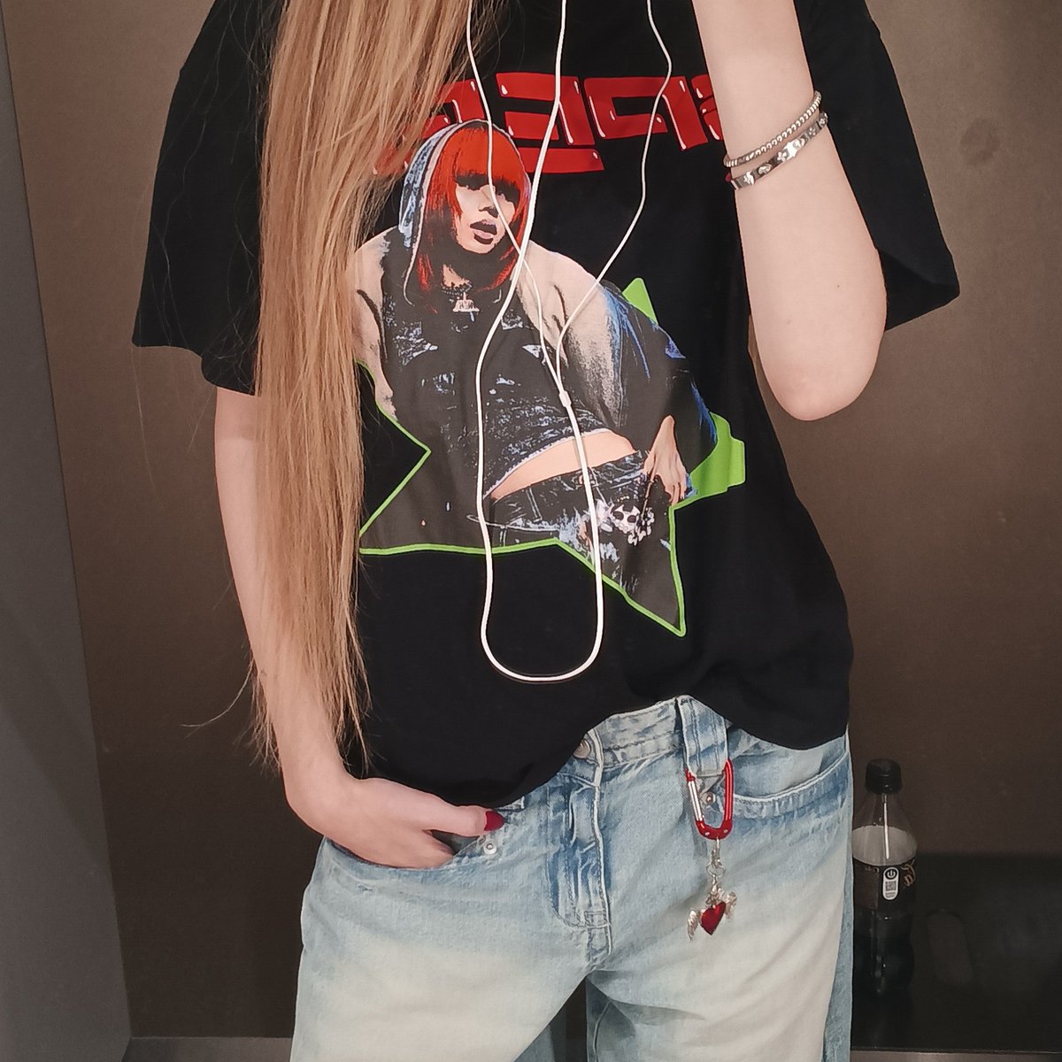 kissedhardly's tweet photo. no face july ♡ https://t.co/TtuUp4BzaK