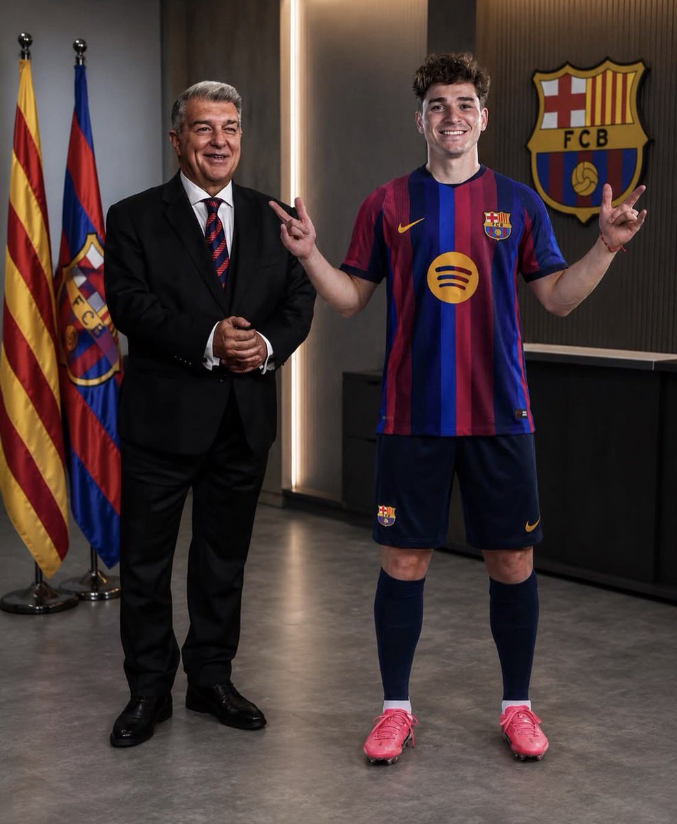 JuliAlvarezHQ's tweet photo. Done ✅ 🔵🔴 https://t.co/LJYudRCfoi