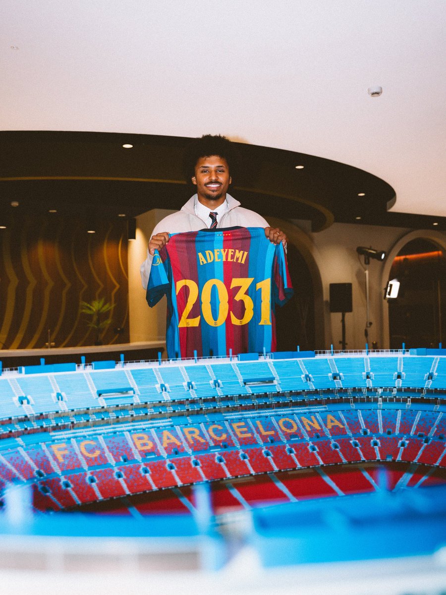 conversadofut's tweet photo. Repórter: “Quem é o melhor jogador com quem você já jogou junto?”

Karim Adeyemi: “Marco Reus e Thomas Müller.”

Repórter: “O Müller odeia o Barcelona...”

Adeyemi: “Então não é o Thomas Müller.”😂 https://t.co/nd5nAe9fli