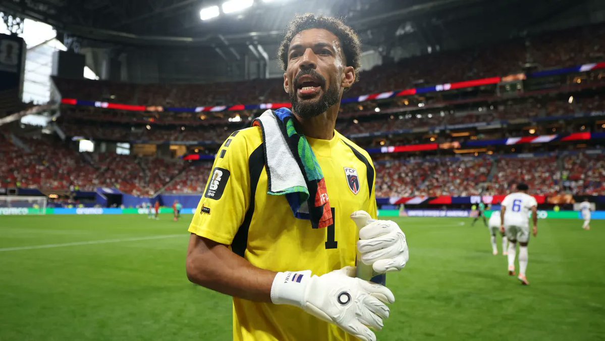 liberta___depre's tweet photo. Anunciado como reforço do Colo-Colo nos últimos dias, Vozinha se aproxima de acerto com clube do Marrocos. 

O goleiro de Cabo Verde, destaque da Copa do Mundo de 2026, está perto de um acerto com o Berkane, time marroquino, e negocia os detalhes finais para fechar com a equipe africana.

Via: @geglobo 

📷Getty Images / 📷Divulgação