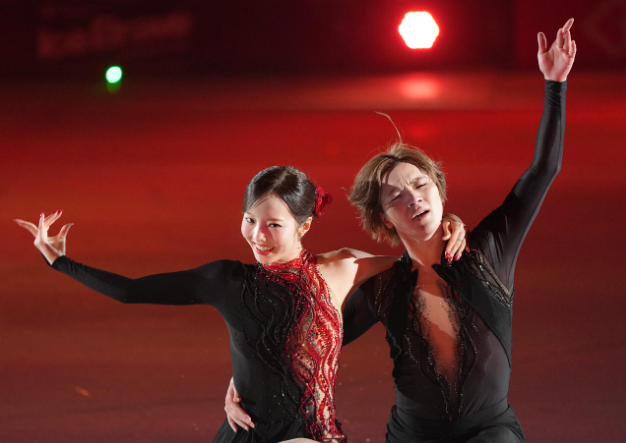 fs_gossips's tweet photo. Marin Honda and Shoma Uno made their first appearance with their rhythm dance to "Poeta" 

photos Mainichi / Koichi Morimoto

#iceskate #iceskating #フィギュアスケート #figureskate #figureskating https://t.co/nlHj6rk7MG