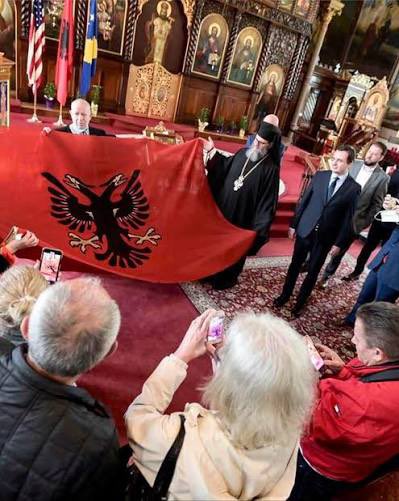ez_sit's tweet photo. @AuthorSTGeorge @GrumanRoberto @sanchezcastejon Love live https://t.co/s69KiVHbGQ