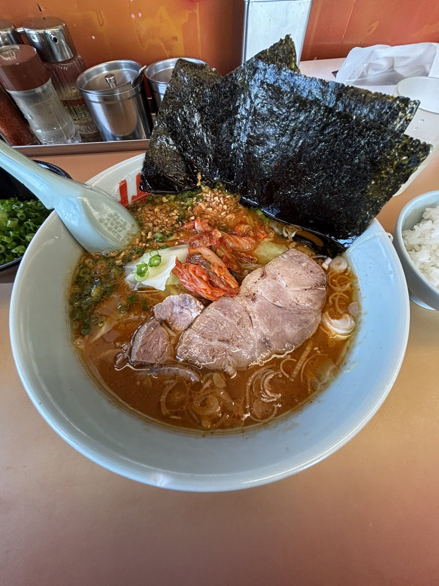 2Hiroto09's tweet photo. 山岡家スタミナラーメン　甘辛で美味かった👍　今日からサービス券が２枚ラッキー✌️
#山岡家　#スタミナラーメン https://t.co/DYCY85HjG4