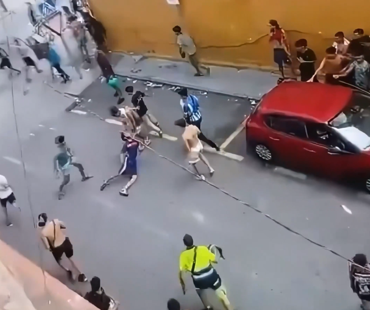 __0HOUR1_'s tweet photo. Checking in on Spain

Oh the Muslims are killing the local population.

This is an invasion. https://t.co/03UhT9dsAh