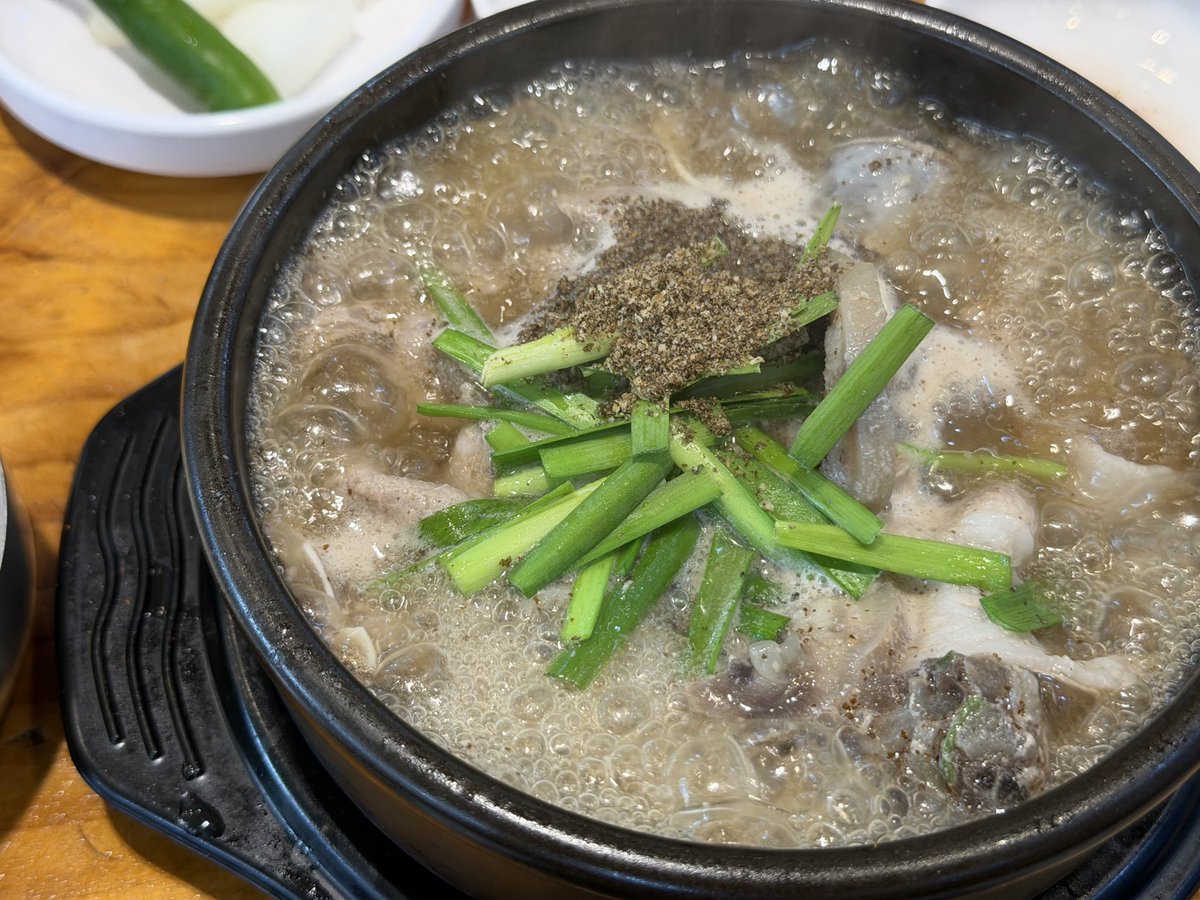 ettffbkl's tweet photo. 내 기준 ㅇㄷㅍ 1티어 순대국집 https://t.co/7K5NstgSpb