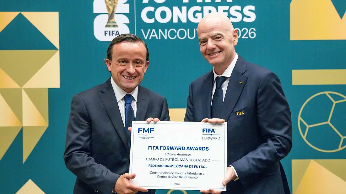 ecamarena1's tweet photo. ¿Por qué sorprende la postura de @FMF de esperar y analizar la polémica propuesta "FIFA Forward" de Gianni Infantino? Si las dudas, vacilación, intereses ocultos, conveniencias encubiertas y opacidad, son las características de la gestión de @MikelArriolaP en la desacreditada FMF https://t.co/dNlJqx67pf