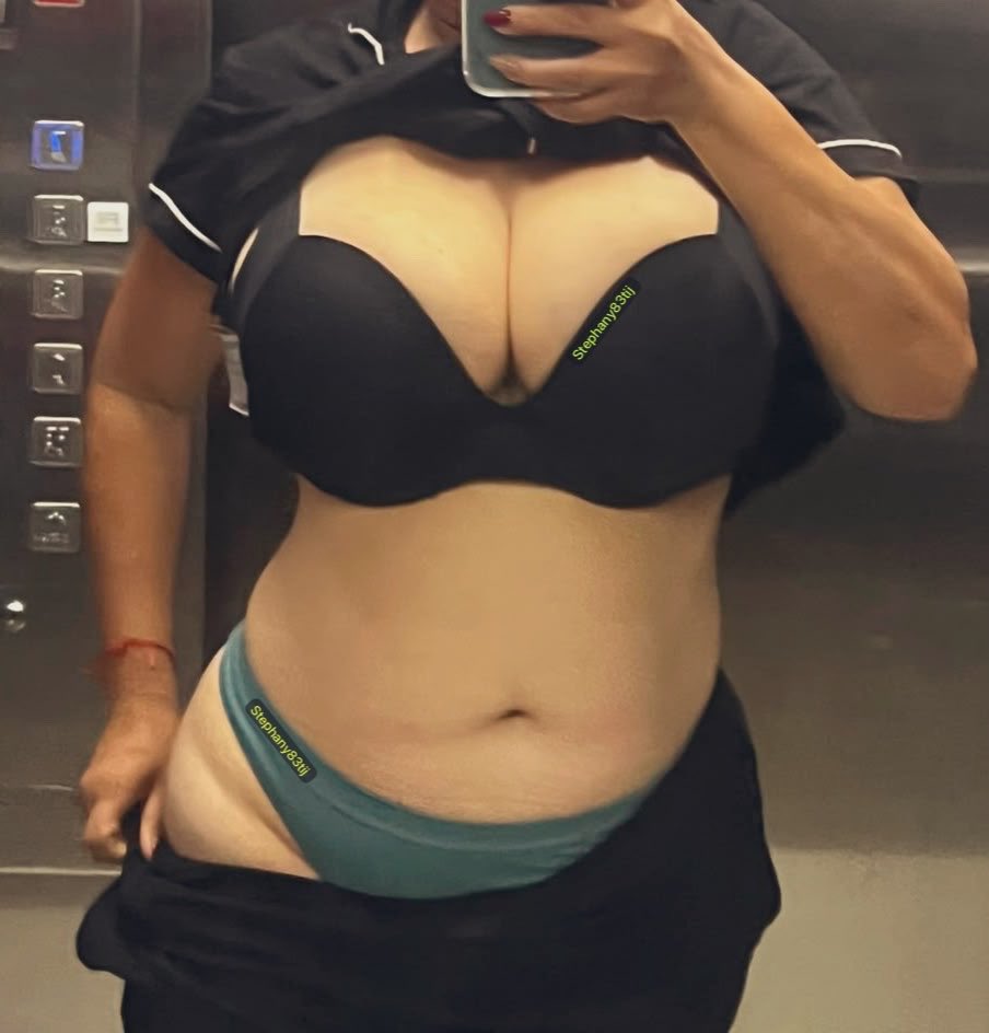 Stephany83tij's tweet photo. Viernesito 🔥🥵 que plan saldrá 😮‍💨 

Jamás eh dicho que soy modelo ehh, soy una mamá de 3 hijos y 43 años pansita marido y todo ehh 🤭 pero me siento bien conmigo misma ❤️ @stephany83m 

Dm ya saben dónde encontrarme atencion especial a los de mi canal 😈 https://t.co/higmJiraP0