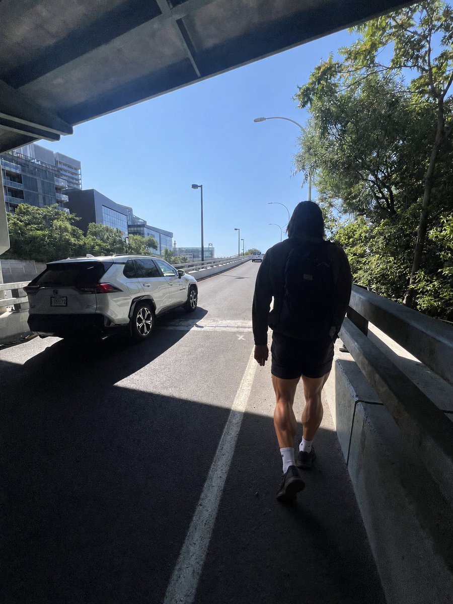 Legs tweet media