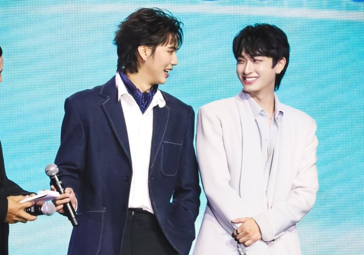 emy_chan_13's tweet photo. Por isso que desde o dia que anunciaram #MatchPoint eu já entrei para o fandom dos #SingChimon para eu não perder nadinha, mesmo quando as pessoas falavam "ah nada ver isso aí, vocês tão forçando um ship por causa de uma cena de 30 segundos em um treiller inteiro" e eu pensando "Deixe está que o tempo vai passar e vocês vão falar a boca" e agora depois de 8 meses... Nosso fandom é enorme, nossos meninos estão no ar e eles simplesmente são um sucesso!! 
Eu sempre acreditei em vocês meus amores!!!! 

#SingChimon #MatchPoint #ChimonWachirawit #GMMTV #ThaiBL