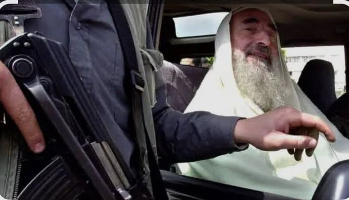 islam_Bd1's tweet photo. سُئل الشيخ أحمد ياسين "رحمه الله"
هل يجوز التطبيع مع العدو في حالة عدم القدرة علي المقاومة والقتال؟
 فقال "لا ... لأن من لم يستطيع الزواج لا يباح له الزنا" https://t.co/6jj2b3ed7J