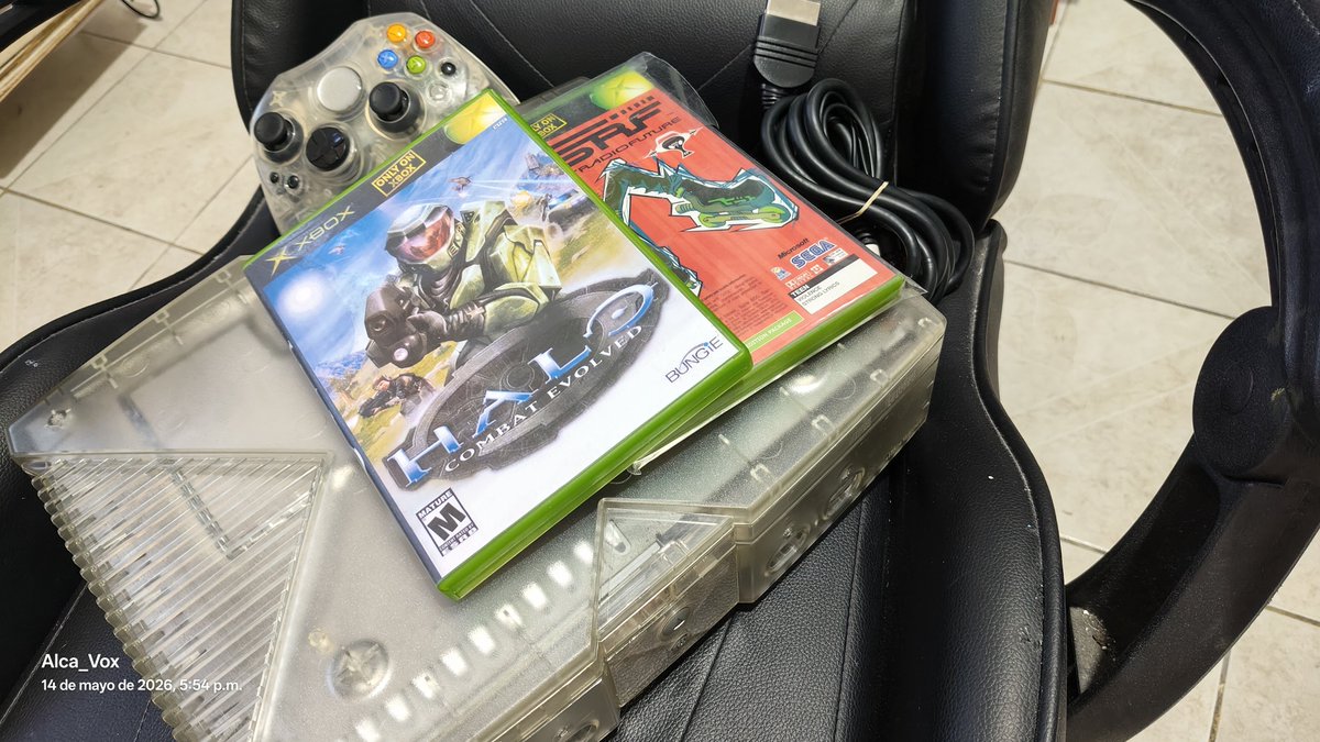_99thstreet's tweet photo. Xbox Classic Crystal Edition 
#nostalgia #xboxclassic https://t.co/YQHjaLqNEF