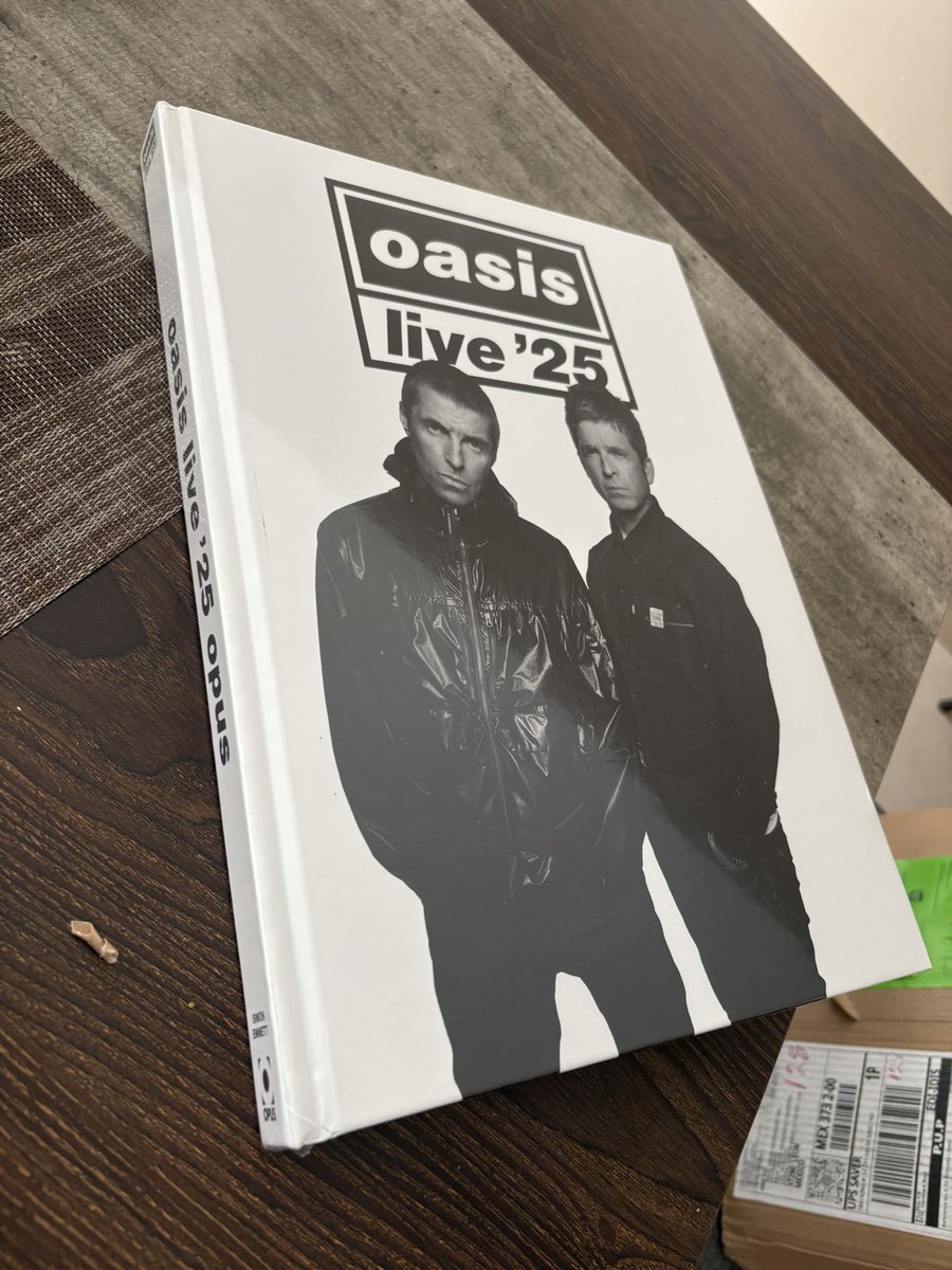 rools_'s tweet photo. Casi un año después del concierto de mi vida llegó esta belleza que me sacó un par de lágrimas. Qué pinche hermosura.

Live forever…

#Oasis #OasisLive25 #Opus https://t.co/XKoO0RpCjj
