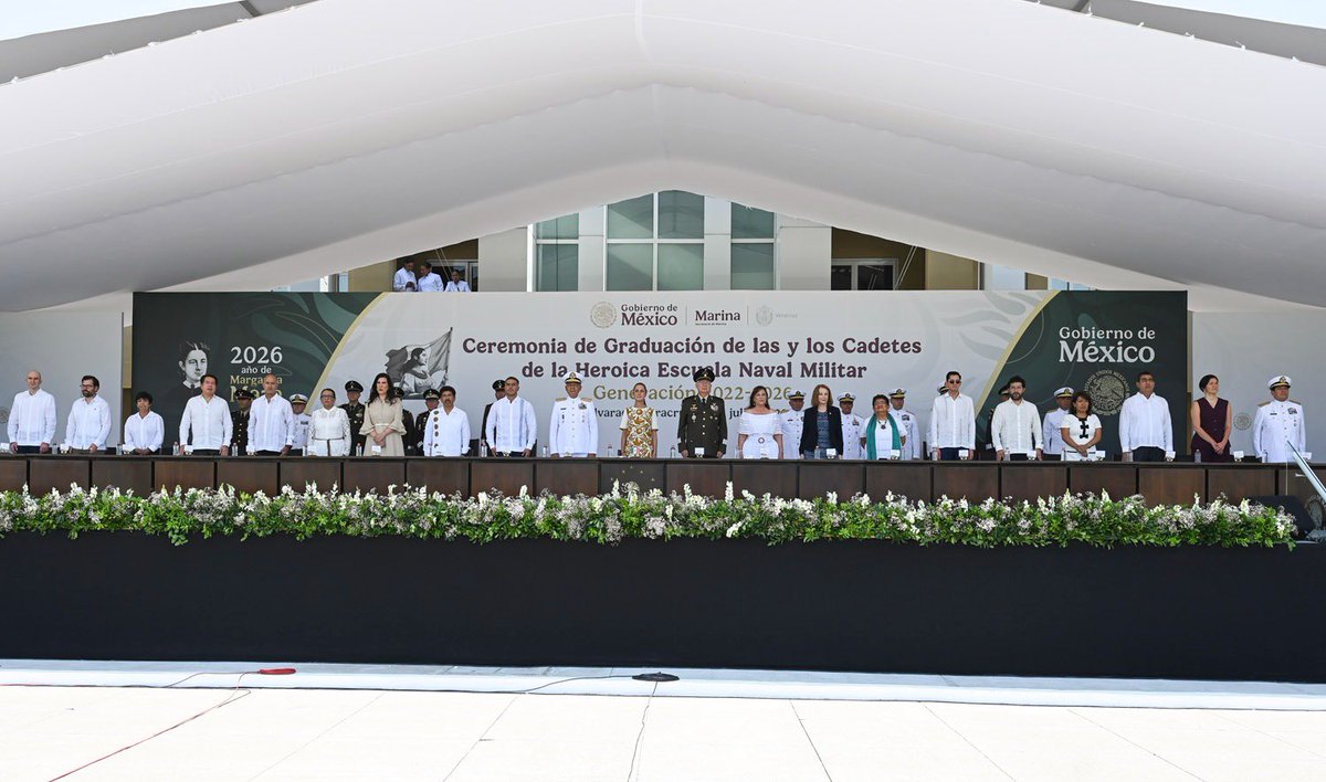 SergioSalomonC's tweet photo. Este viernes tuve el honor de acompañar a nuestra Presidenta, la Dra. @Claudiashein, en la ceremonia de graduación de las y los cadetes de la Heroica Escuela Naval Militar, Generación 2022-2026, celebrada en Alvarado, Veracruz. 🇲🇽

Un gusto saludar al Almirante Raymundo Pedro Morales Ángeles (@AlmiranteSrio), titular de la @SEMAR_mx, y reconocer la labor que realiza la Armada de México al servicio de nuestro país.  
Las y los jóvenes que hoy concluyen esta etapa representan el compromiso, la disciplina y la vocación de servicio que distinguen a quienes han decidido dedicar su vida a México.

Mi felicitación a los egresados, así como a sus familias y docentes. ¡Mucho éxito en esta nueva etapa de servicio a la nación!