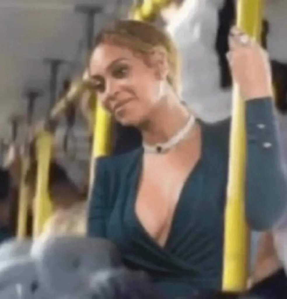 aleoiris's tweet photo. passada q to assistindo a novela das 7 e a trama do momento é que a BEYONCÉ vai gravar o clipe de BODYGUARD com a cantora da novela https://t.co/zODciNOAG2