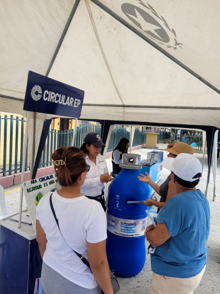 circular_ep's tweet photo. ¡Seguimos promoviendo la cultura de la economía circular en nuestra comunidad! 💚♻️

#CircularEP participó en la Feria de Servicios Municipales, realizada en el Parque Divino Niño, sector La Guangala. 📍

#CiudadDeTodos https://t.co/vUaySKrT8s