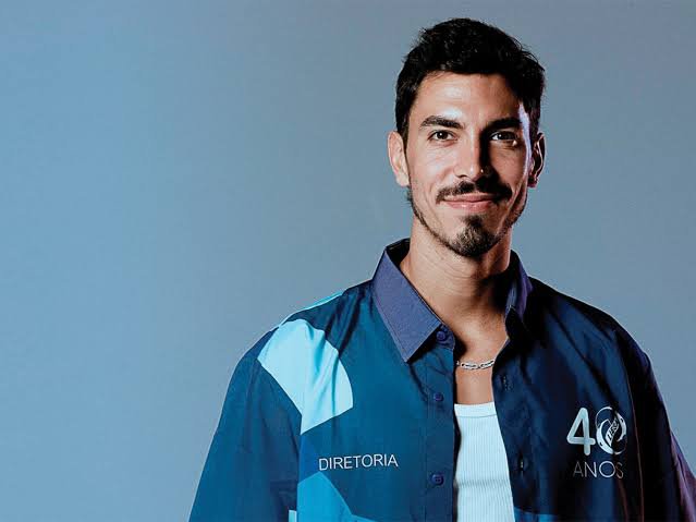 DeEnredos's tweet photo. 🚨 NOTÍCIA! Gabriel David anunciou a Rio Carnaval TV, novo projeto que vai transmitir, pelo YouTube, as disputas de sambas-enredo, com mais de 70 transmissões ao vivo e 300 horas de cobertura das eliminatórias do Grupo Especial. https://t.co/yuKc6oN5N5
