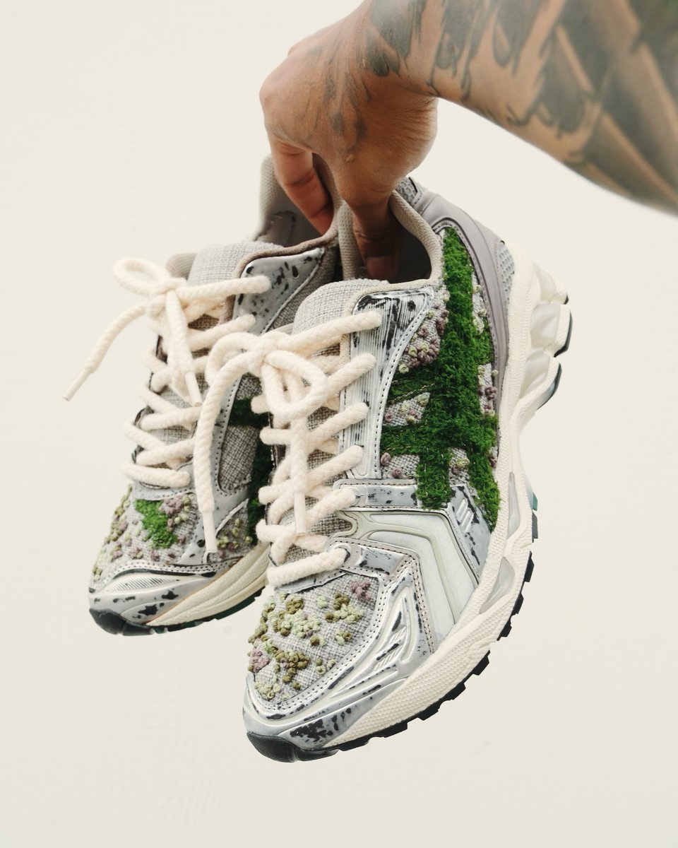snkrfrkrmag's tweet photo. Never tell a sneaker customiser to touch grass... They'll just turn it into their next project 🤷🌿

Custom by Ant Kai https://t.co/drGRkddd9U