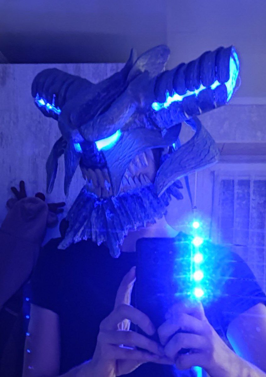 AndrijkoM's tweet photo. Early stage of Vergil's devil trigger cosplay
#devilmaycry https://t.co/U1qlO6OnoB