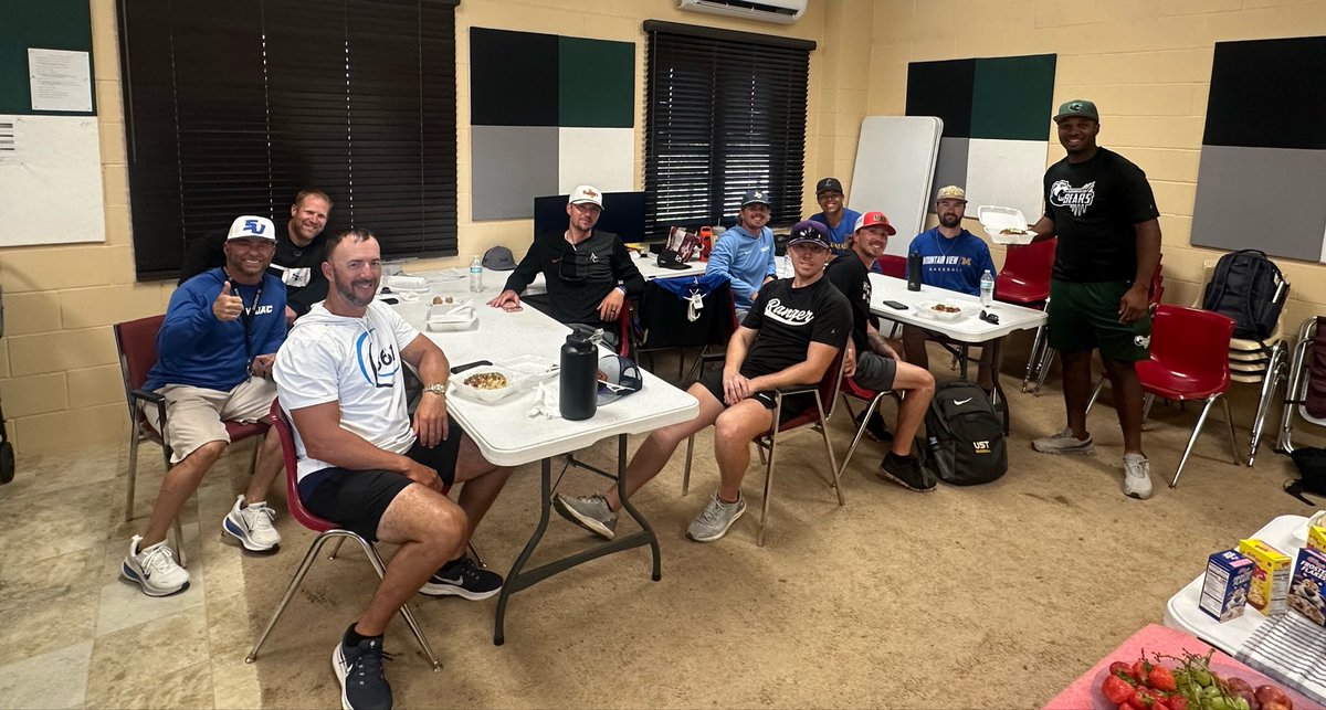 Trifecta_Winner's tweet photo. Thank you to Jitters on Main in Franklin, Texas for feeding the College Coaches here today at Franklin Ranch. The loaded brisket baked potato was 🔥

#supportlocal
#fivetooltexas https://t.co/rPP0y3acje