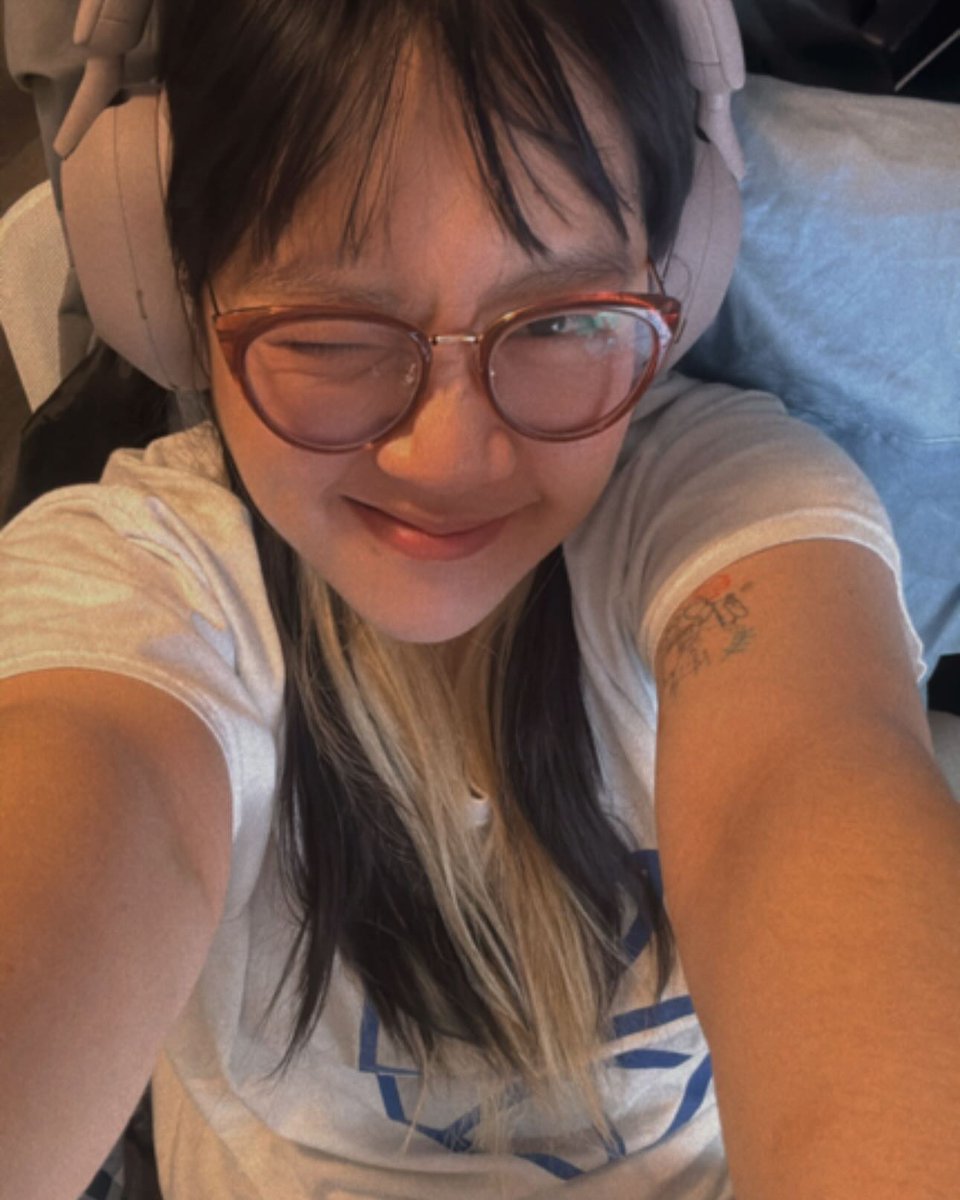 khue_mi062's tweet photo. When I said my hubby does some magics, I mean I DO NOT GET TO PAY FOR THESE PHOTOS 🔥❤️

#HappyGraduation #slualumni https://t.co/ijDixnYxnp