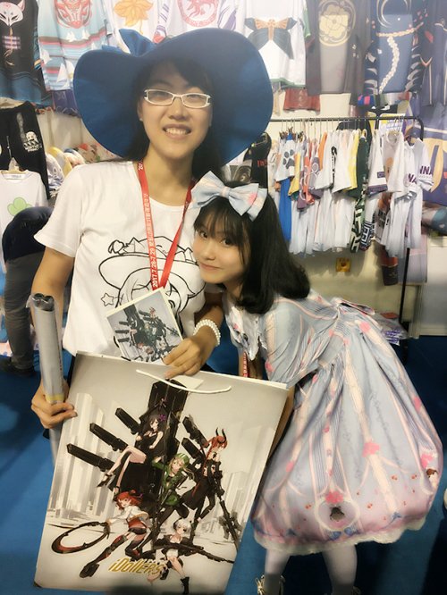 Su9mmer13's tweet photo. [今日漫展快乐打卡！集齐印签、抽中本命周边，还偶遇了同好太太的手绘摊位，逛到腿酸但幸福感拉满]， https://t.co/hExj7ugdnF