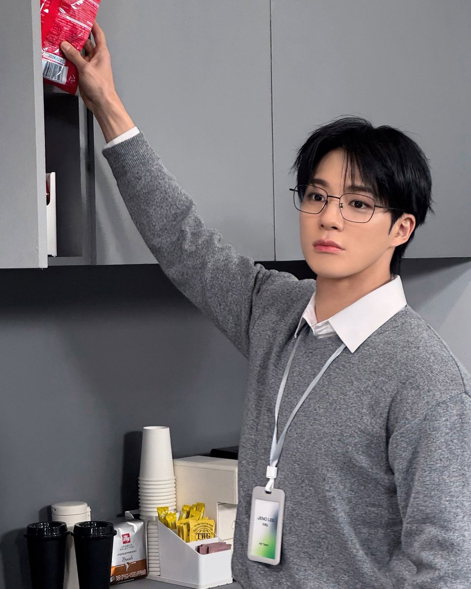 lovessjjeno's tweet photo. au nomin | BOX 🥊

Jeno está enamorado de su dulce y torpe compañero de oficina, hasta que descubre que esa personalidad es solo una fachada: en realidad, Jaemin es un boxeador clandestino que pelea por las noches en circuitos ilegales https://t.co/n9lJUcbBJW