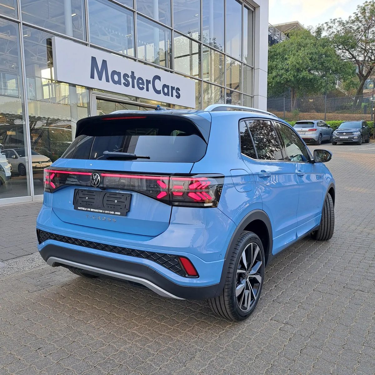 24hoursWithKari's tweet photo. Well I believe if this could sell like hot cakes if Vw can get the pricing right, You are looking to spend just over half a million for this masterpiece...

#TCROSS #vwtcros #cars #viralpost #viral #facebookpost #FacebookPage https://t.co/KhuBM4tDkp